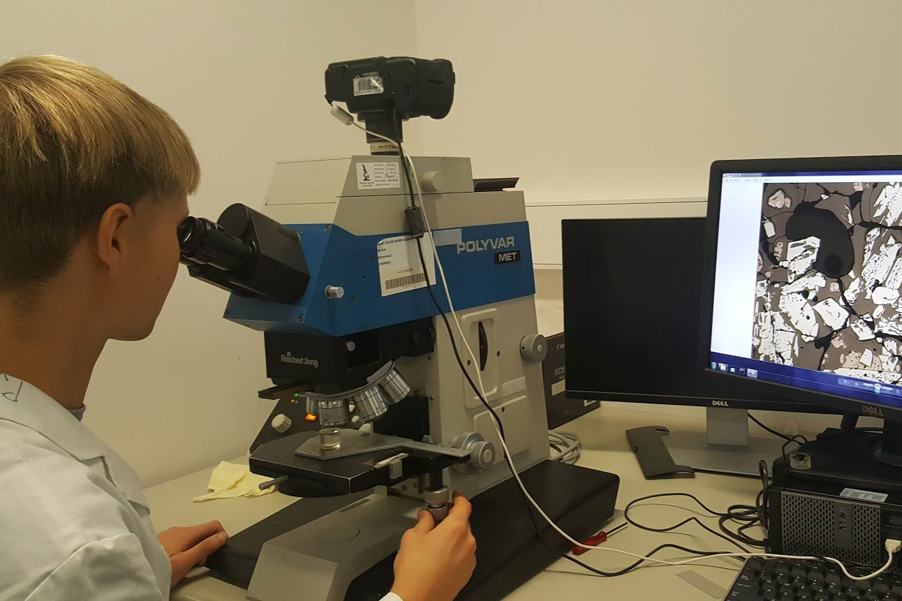 Studying of samples using optical microscopy